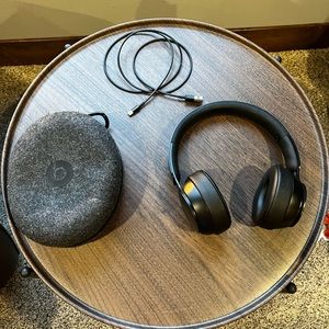 Beats Solo Pro - Wireless Noise Cancelling Head Phones